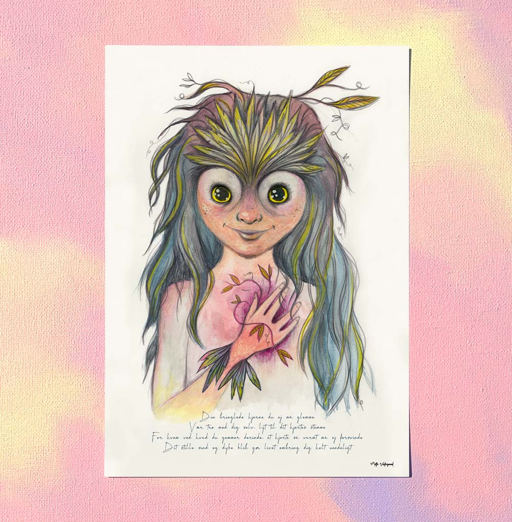 A5 kort med farverig illustration af pige med bladkrone og fuglevinger, dansk design plakat til børneværelset, kunstmaleri.