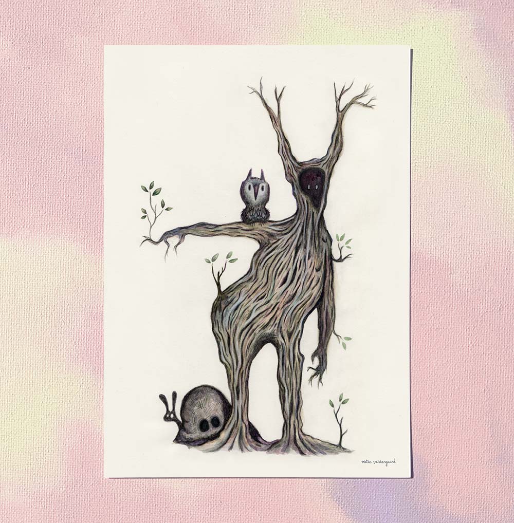 Illustration af trævæsen med ugle og svampe, dansk design, plakat til børneværelset, kunst.