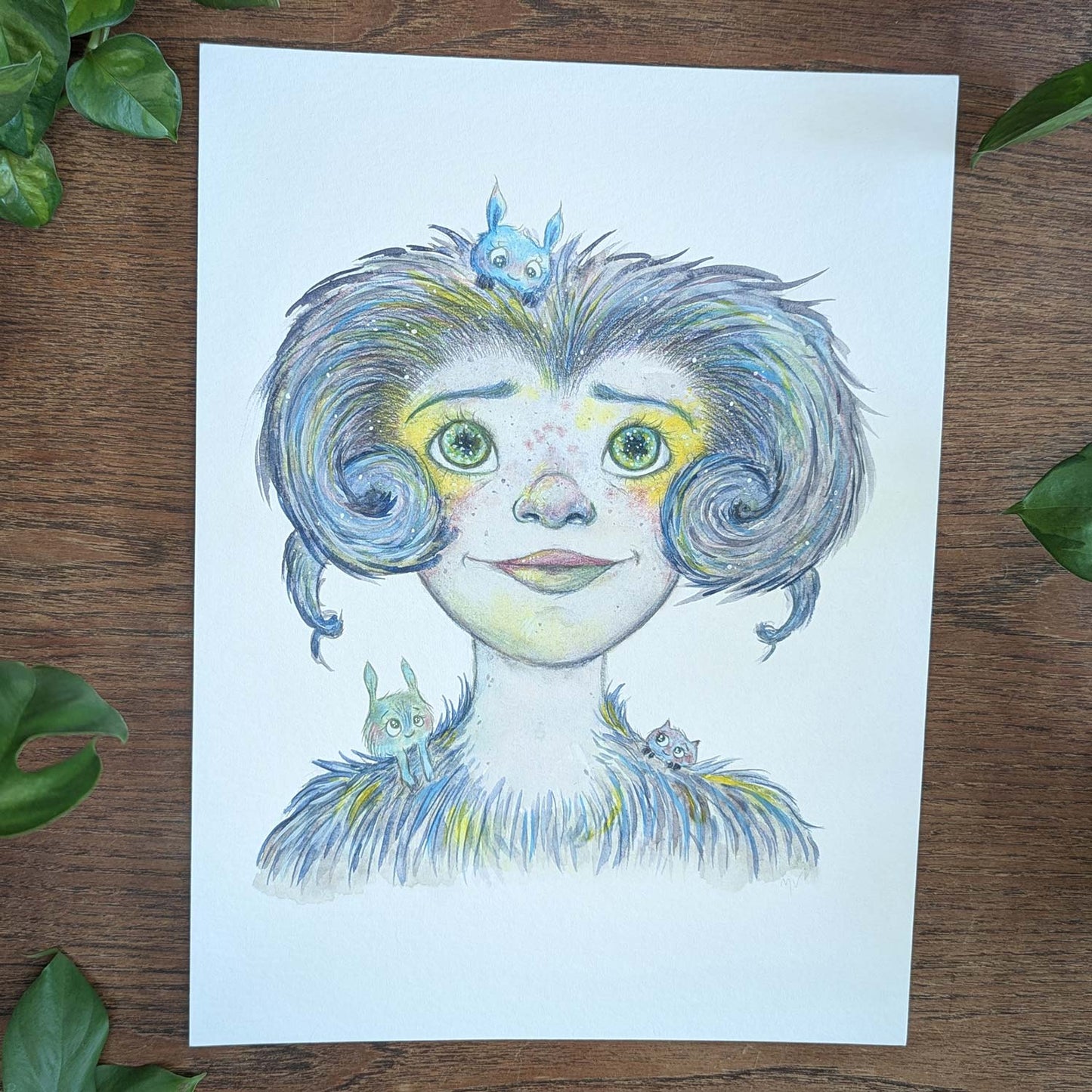 Farverig illustration af fantasifuldt ansigt med blåt hår og fugle i dansk design, plakater til børneværelset, kunst.