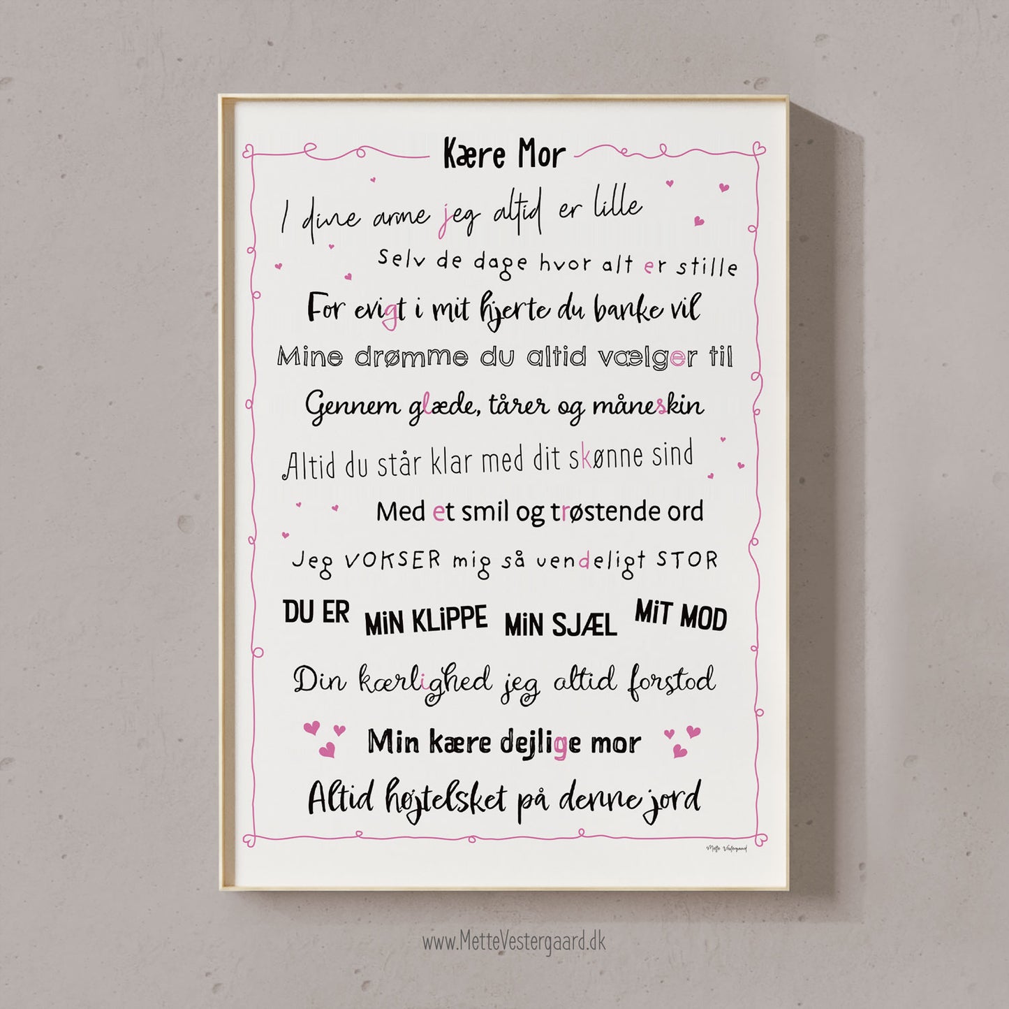 Plakat til ens mor, med en tekst der handler om kærligheden til ens mor, og taknemmelighed for at ens mor altid har ens ryg.