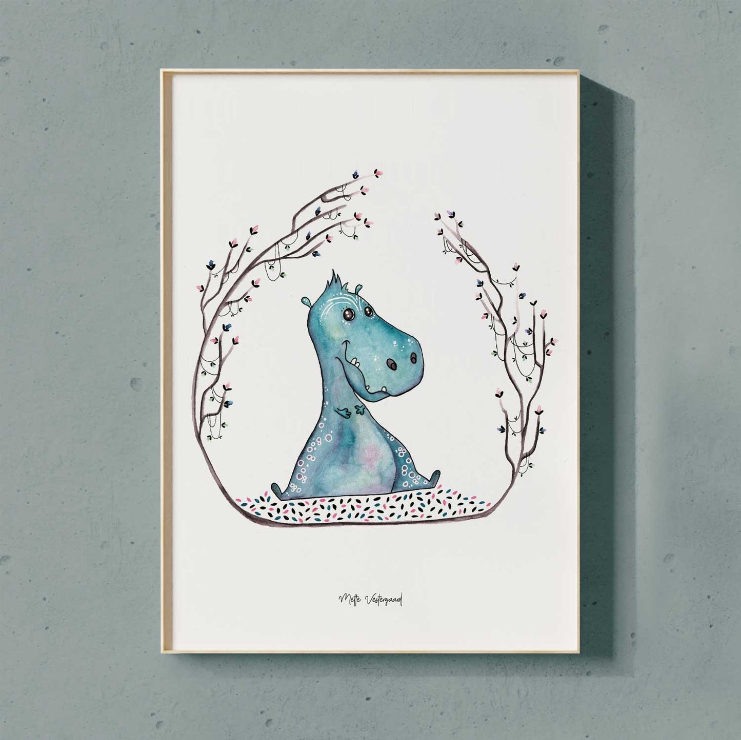 Illustration af en lille blå dinosaur omringet af grene med små blomster.