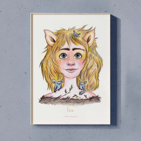 Illustration af Løven Pige med løveører og bløde hårtotter, dansk design, kunstplakat til børneværelset.