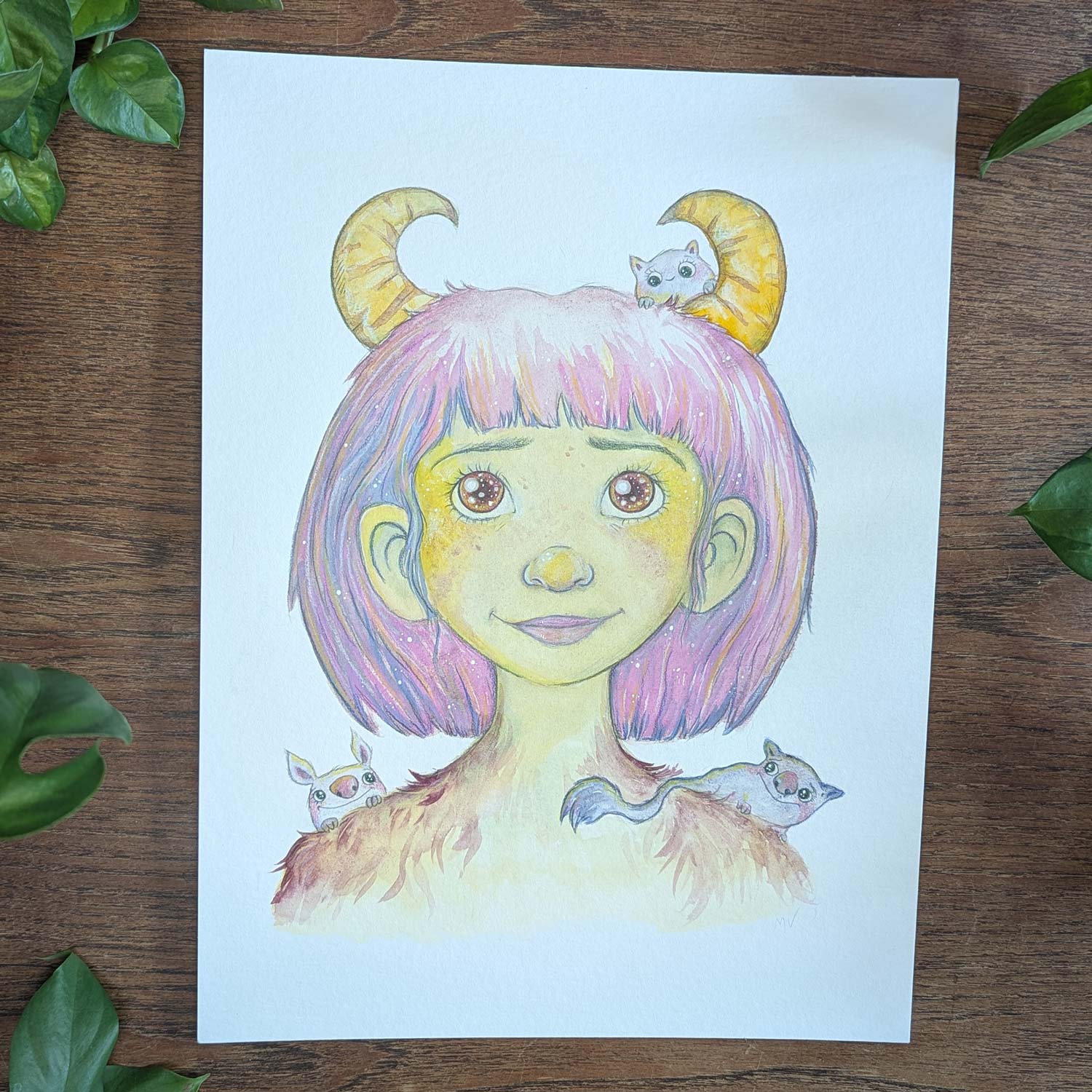 Illustration af pige med gule horn og dyr i håret, dansk design, plakater til børneværelset, kunst.