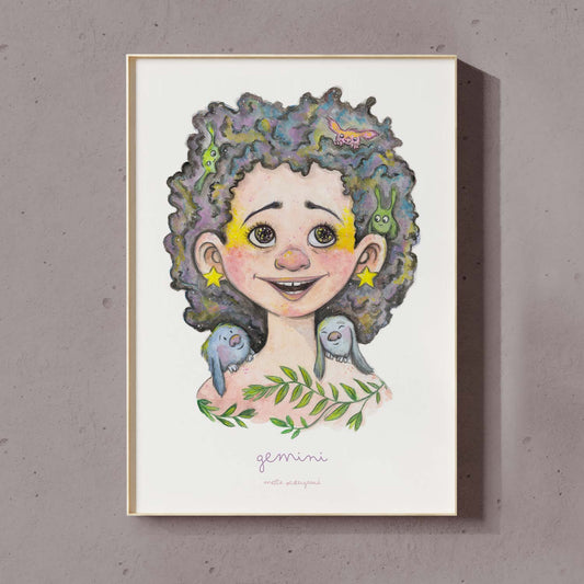 Farverig illustration af pige med krøllet hår, to duer og grønne blade, dansk design plakater til børneværelset, kunstprint.