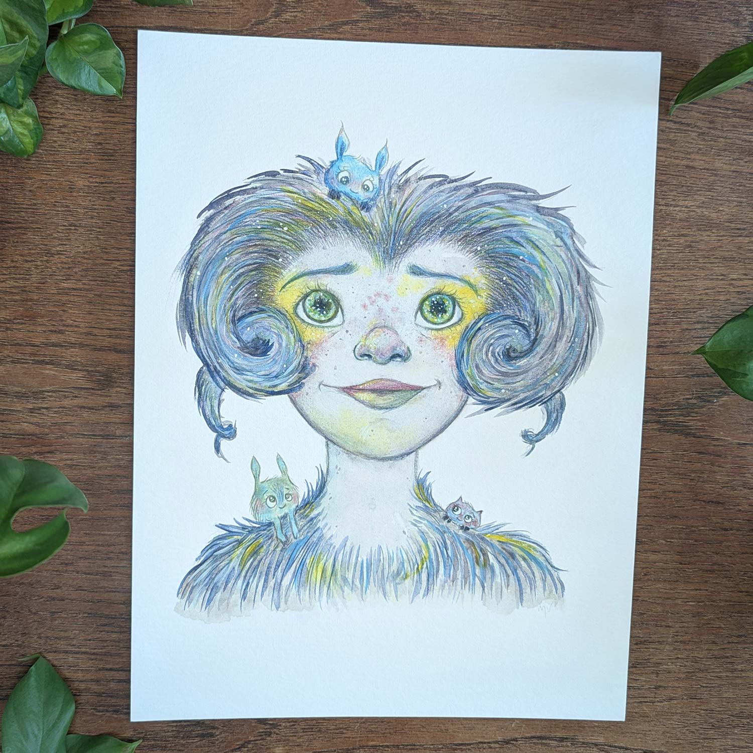 Farverig illustration af fantasifuldt ansigt med blåt hår og fugle i dansk design, plakater til børneværelset, kunst.